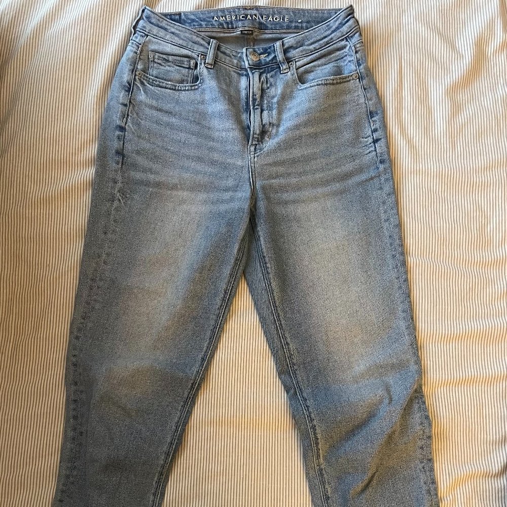AE Light wash straight leg jeans